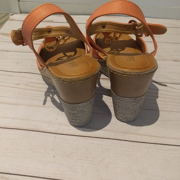 Beautiful Coral color sandals by Bella MarieπΊπΊπΈ - Picture 4 of 7